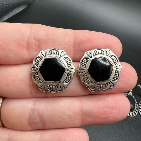 Lot of 4 pair pierced western, southwestern style earrings silver tone - Picture 15 of 16